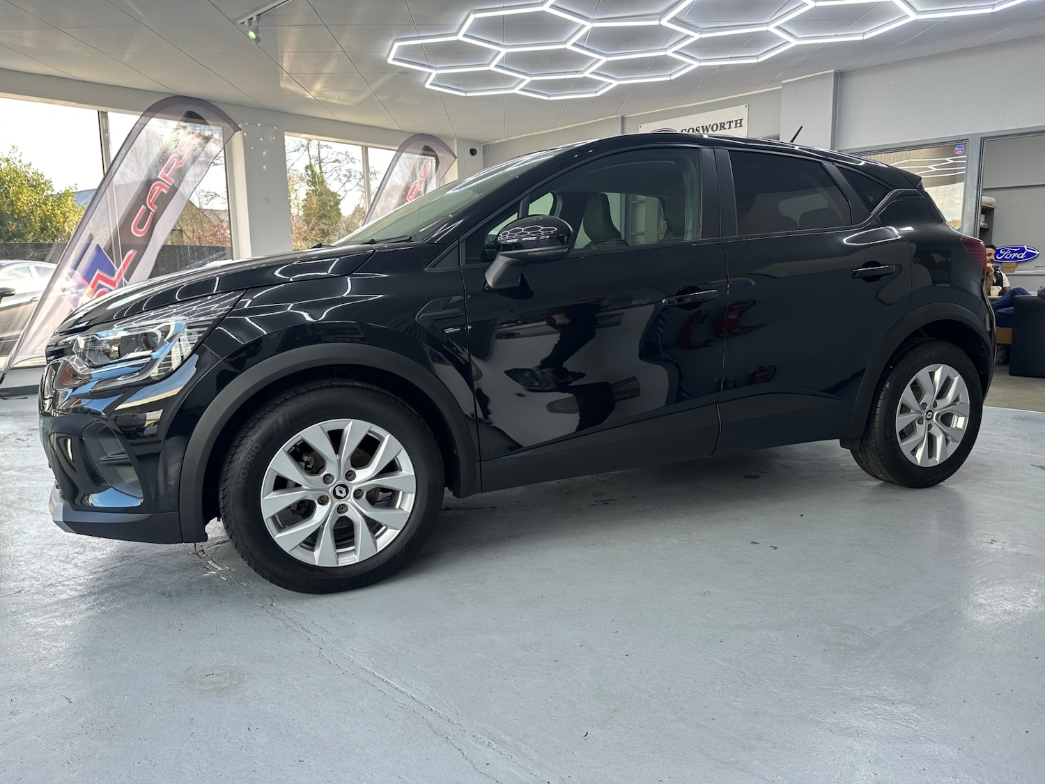 Used Renault Captur 2022 for sale - 76778143: Photo 2