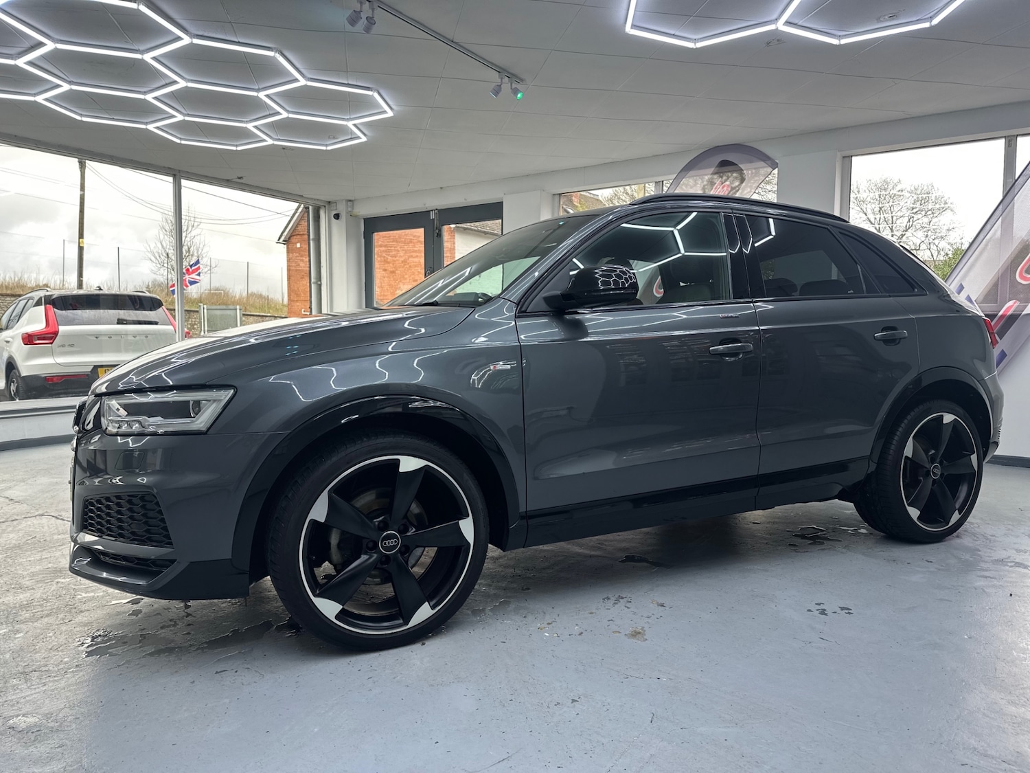 Used Audi Q3 2018 for sale - 77628860: Photo 2