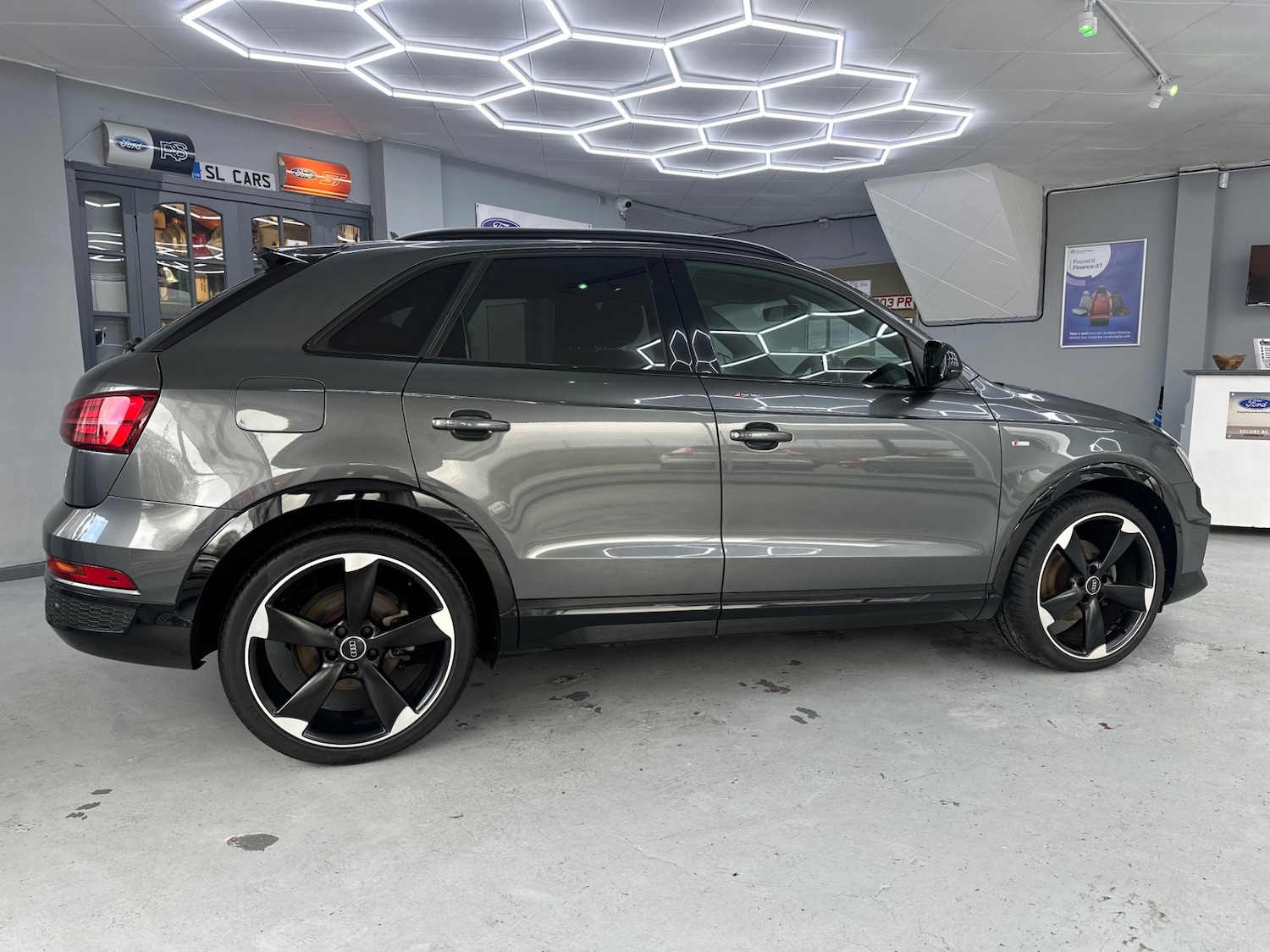 Used Audi Q3 2018 for sale - 77628860: Photo 6