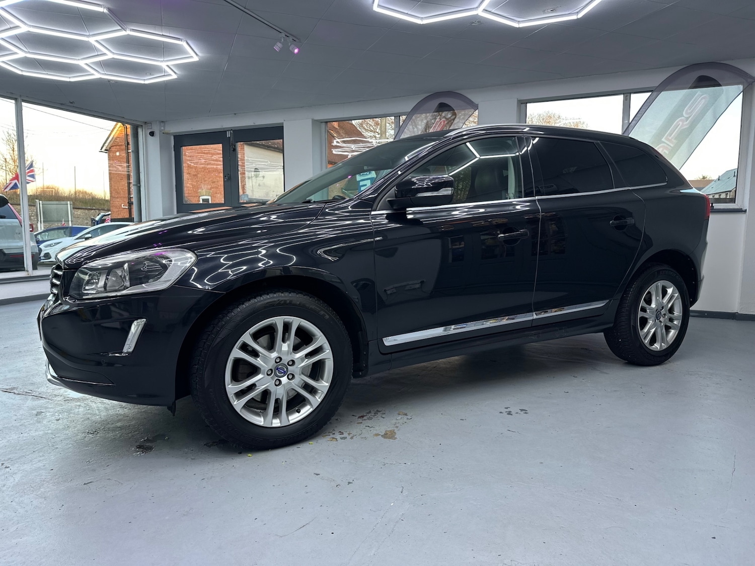 Used Volvo XC60 2014 for sale - 77813473: Photo 2