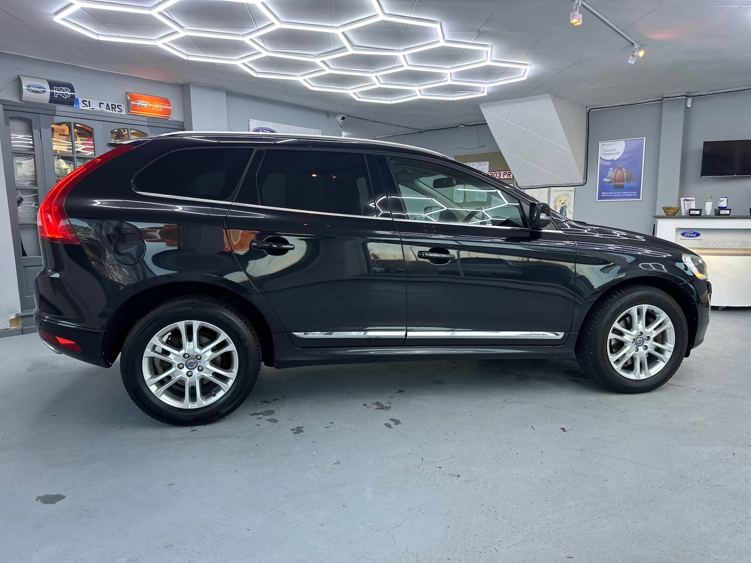 Used Volvo XC60 2014 for sale - 77813473: Photo 8