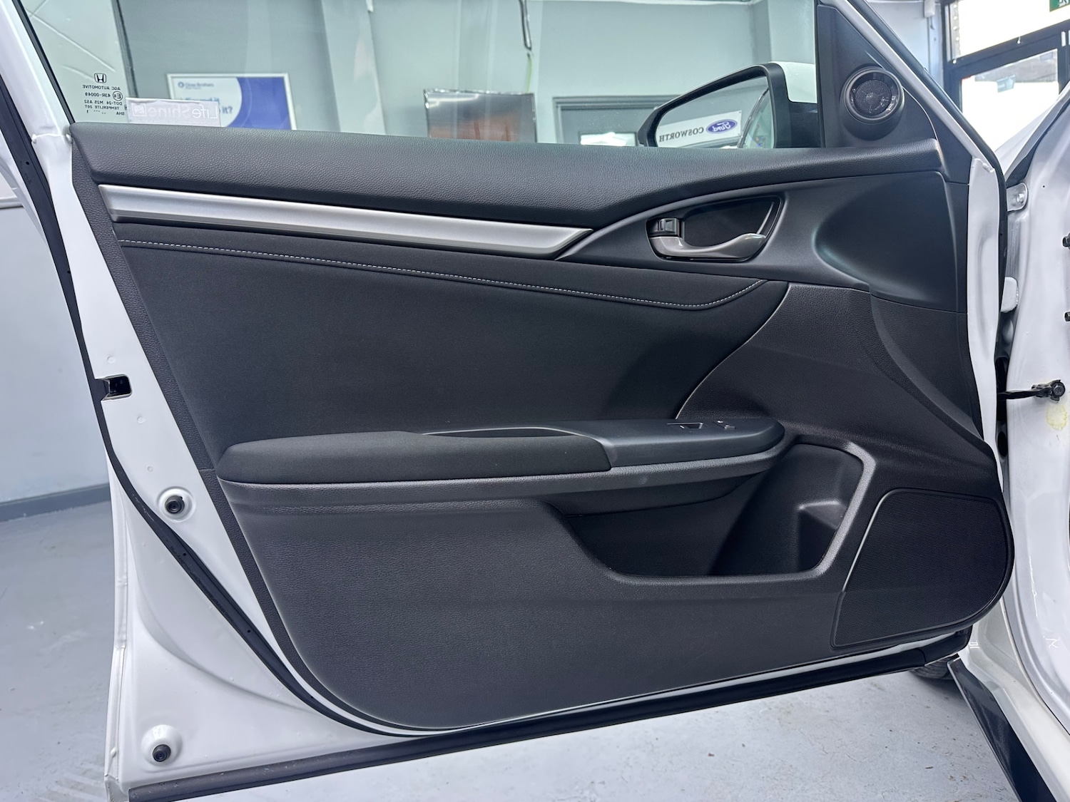 Used Honda Civic 2021 for sale - 77012424: Photo 52