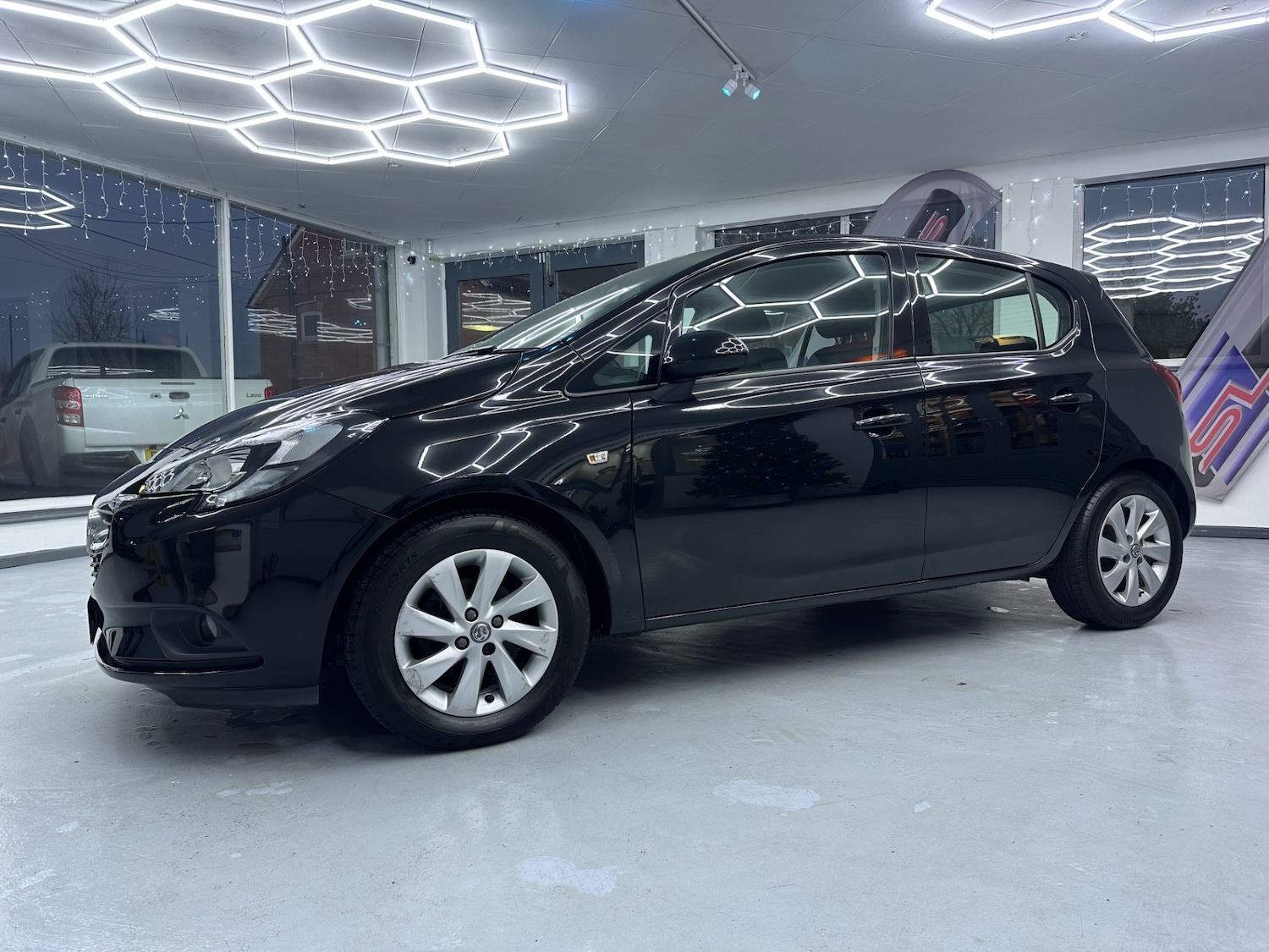 Used Vauxhall Corsa 2017 for sale - 76922120: Photo 4