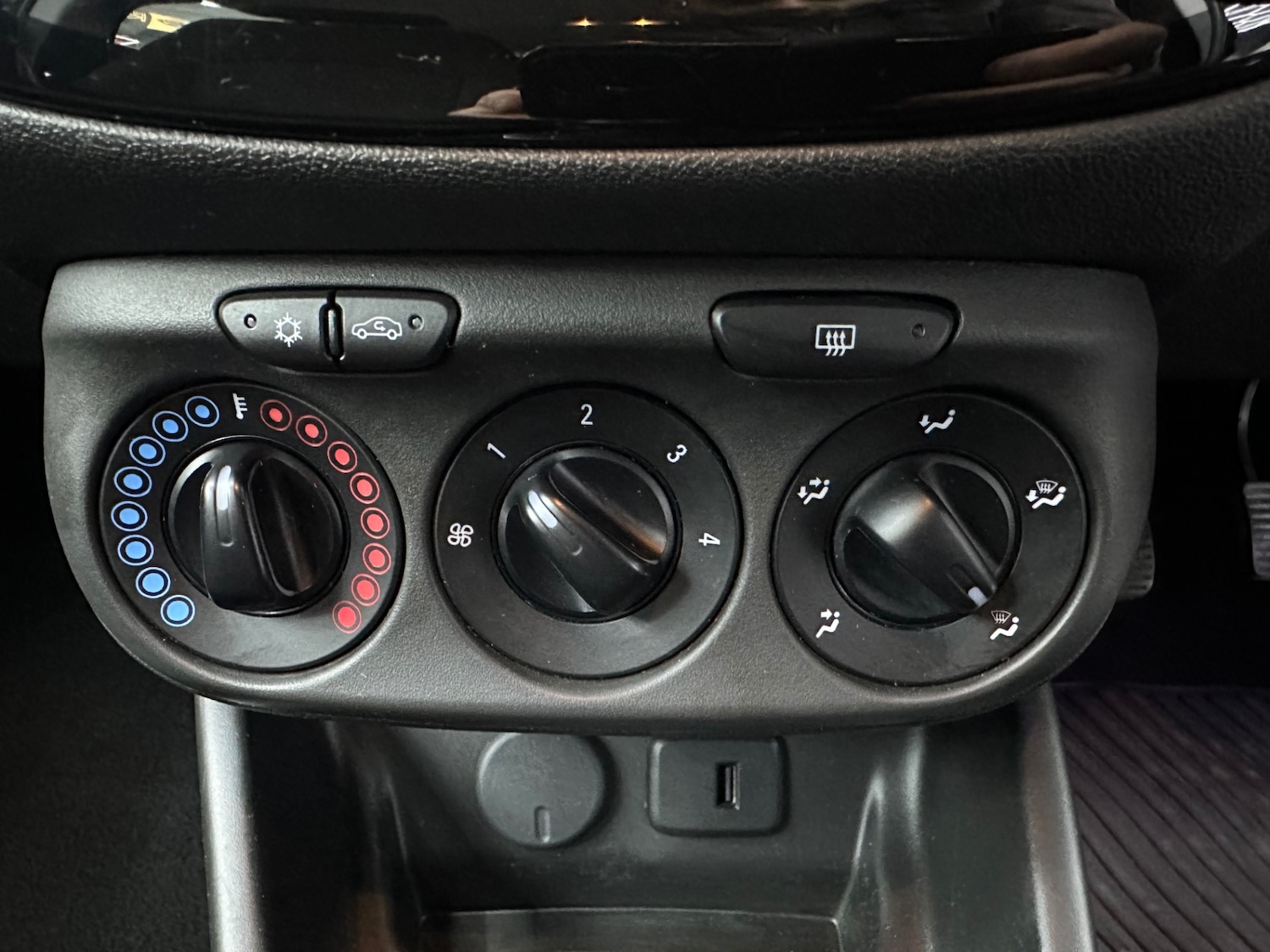 Used Vauxhall Corsa 2017 for sale - 76922120: Photo 45