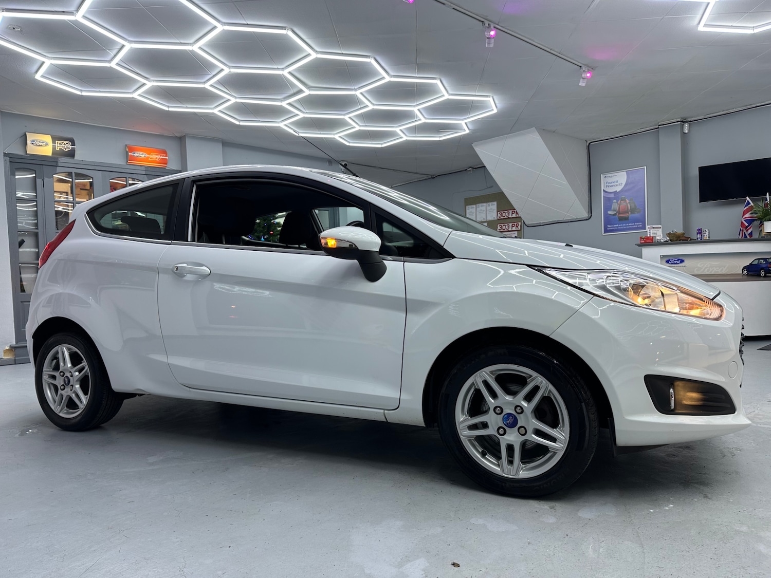 Used Ford Fiesta 2013 for sale - 76960736: Photo 6