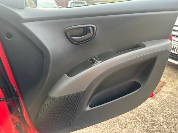 Used Hyundai i10 2010 for sale - 76195873: Photo 24