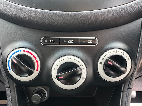 Used Hyundai i10 2010 for sale - 76195873: Photo 26