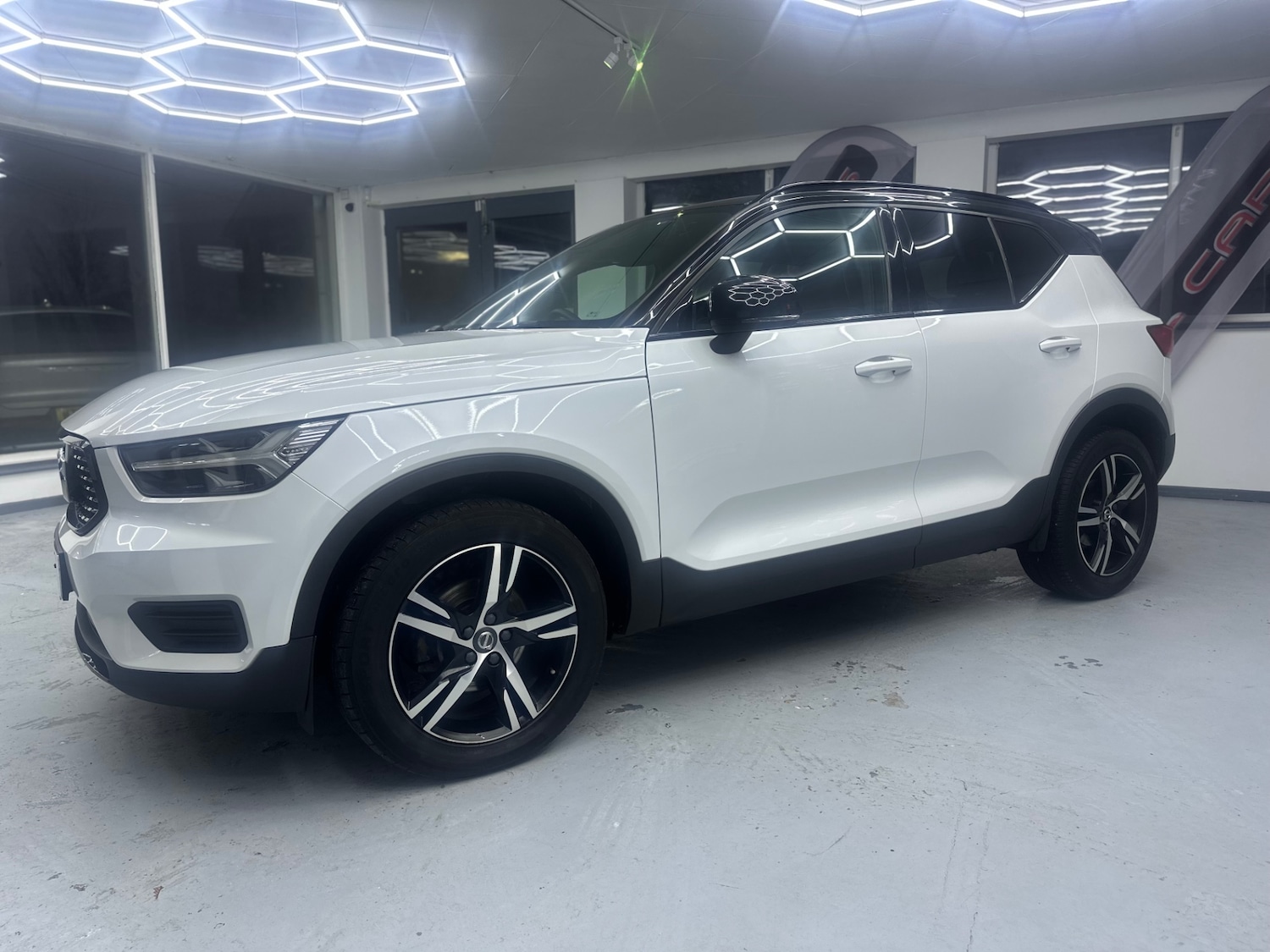 Used Volvo XC40 2021 for sale - 77917531: Photo 2