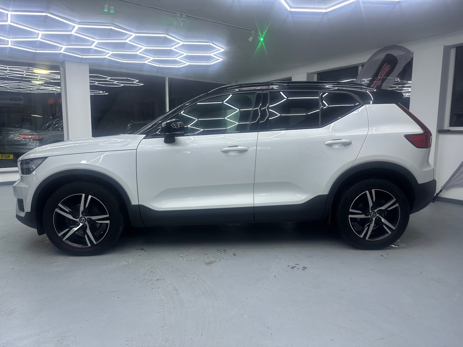 Used Volvo XC40 2021 for sale - 77917531: Photo 3