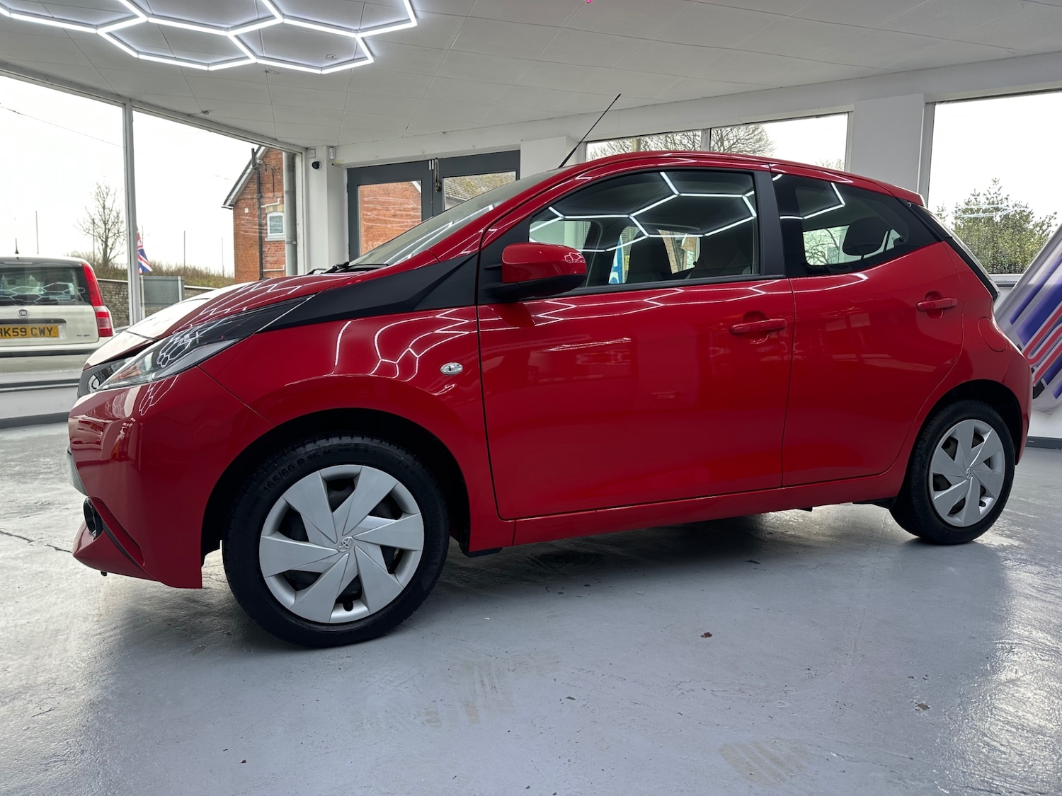 Used Toyota AYGO 2018 for sale - 77310464: Photo 2