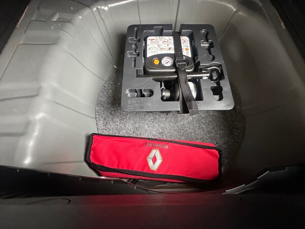 Used Renault Captur 2022 for sale - 75572559: Photo 48