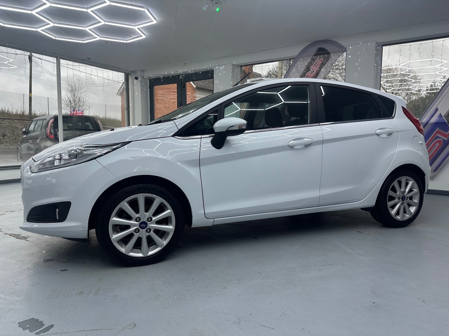Used Ford Fiesta 2016 for sale - 76831946: Photo 2