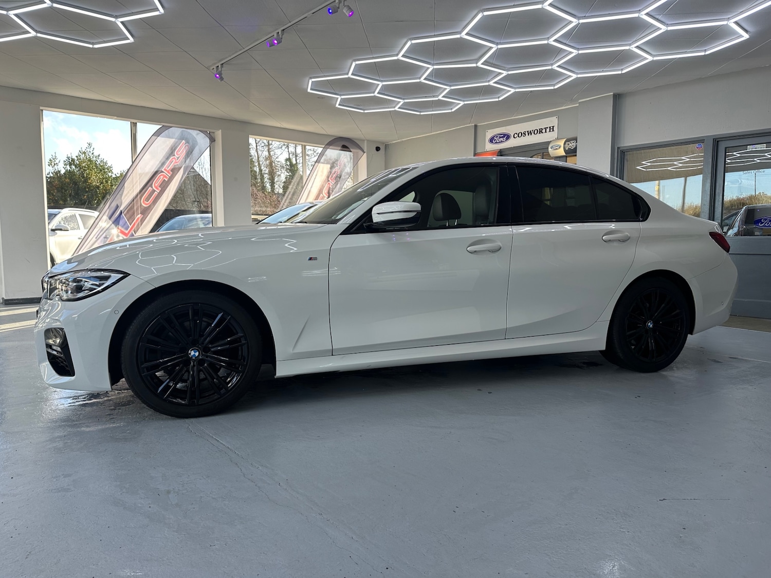 Used BMW 3 Series 2019 for sale - 76736302: Photo 2