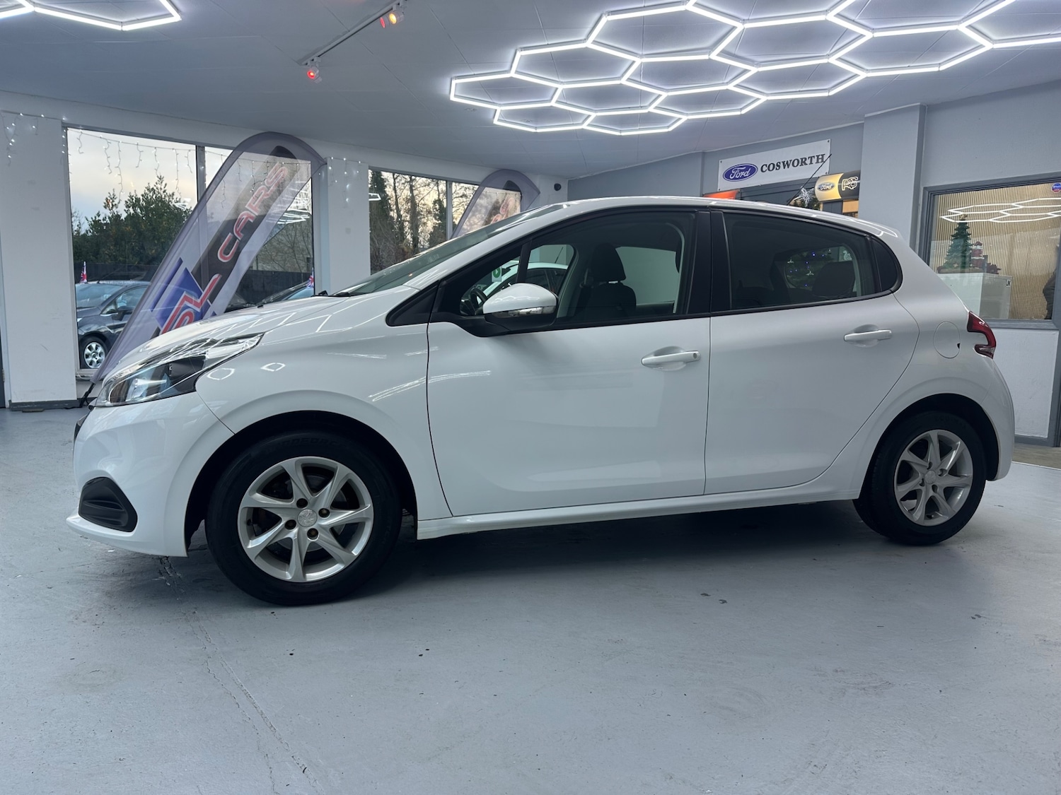 Used Peugeot 208 2016 for sale - 76835194: Photo 2