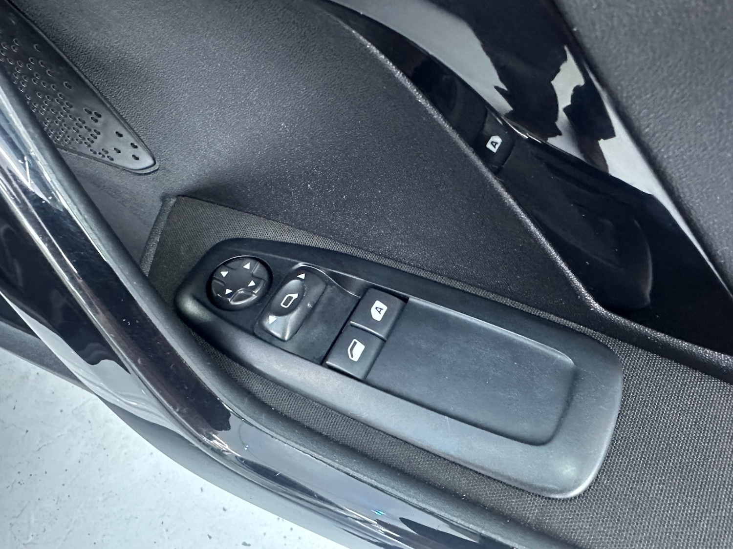 Used Peugeot 208 2016 for sale - 76835194: Photo 24