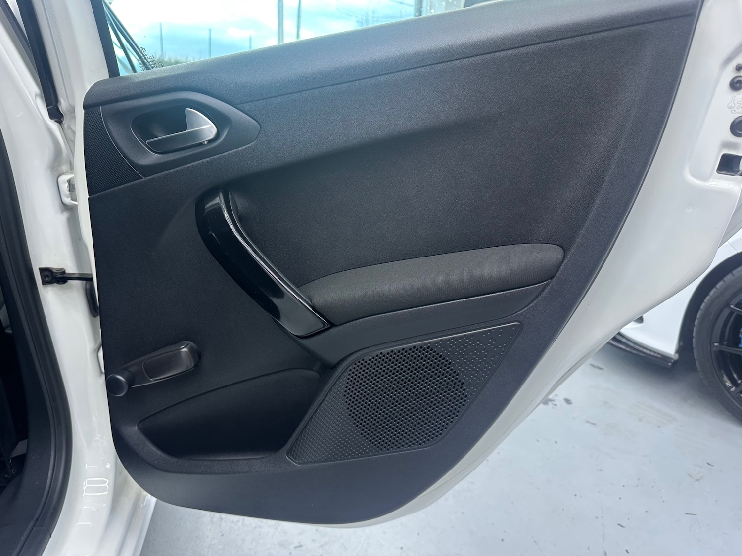 Used Peugeot 208 2016 for sale - 76835194: Photo 30