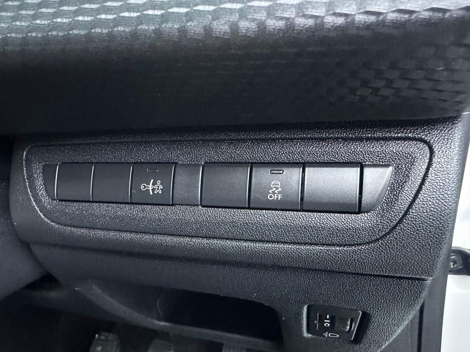 Used Peugeot 208 2016 for sale - 76835194: Photo 44