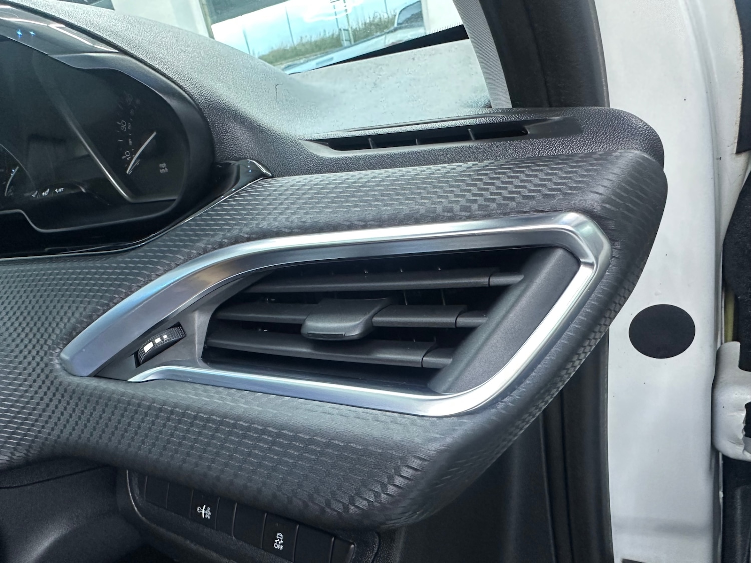 Used Peugeot 208 2016 for sale - 76835194: Photo 48