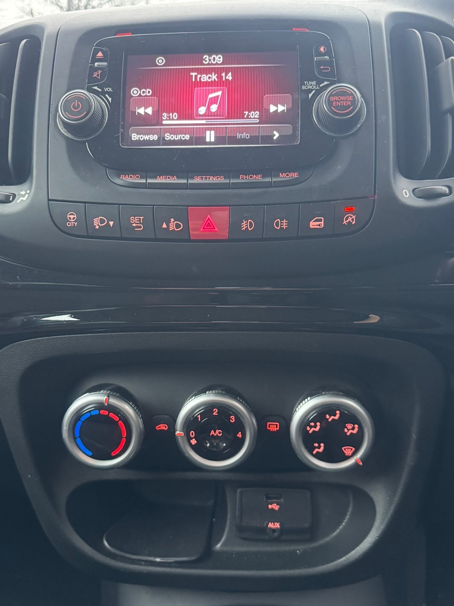 Used Fiat 500L 2013 for sale - 77435418: Photo 11