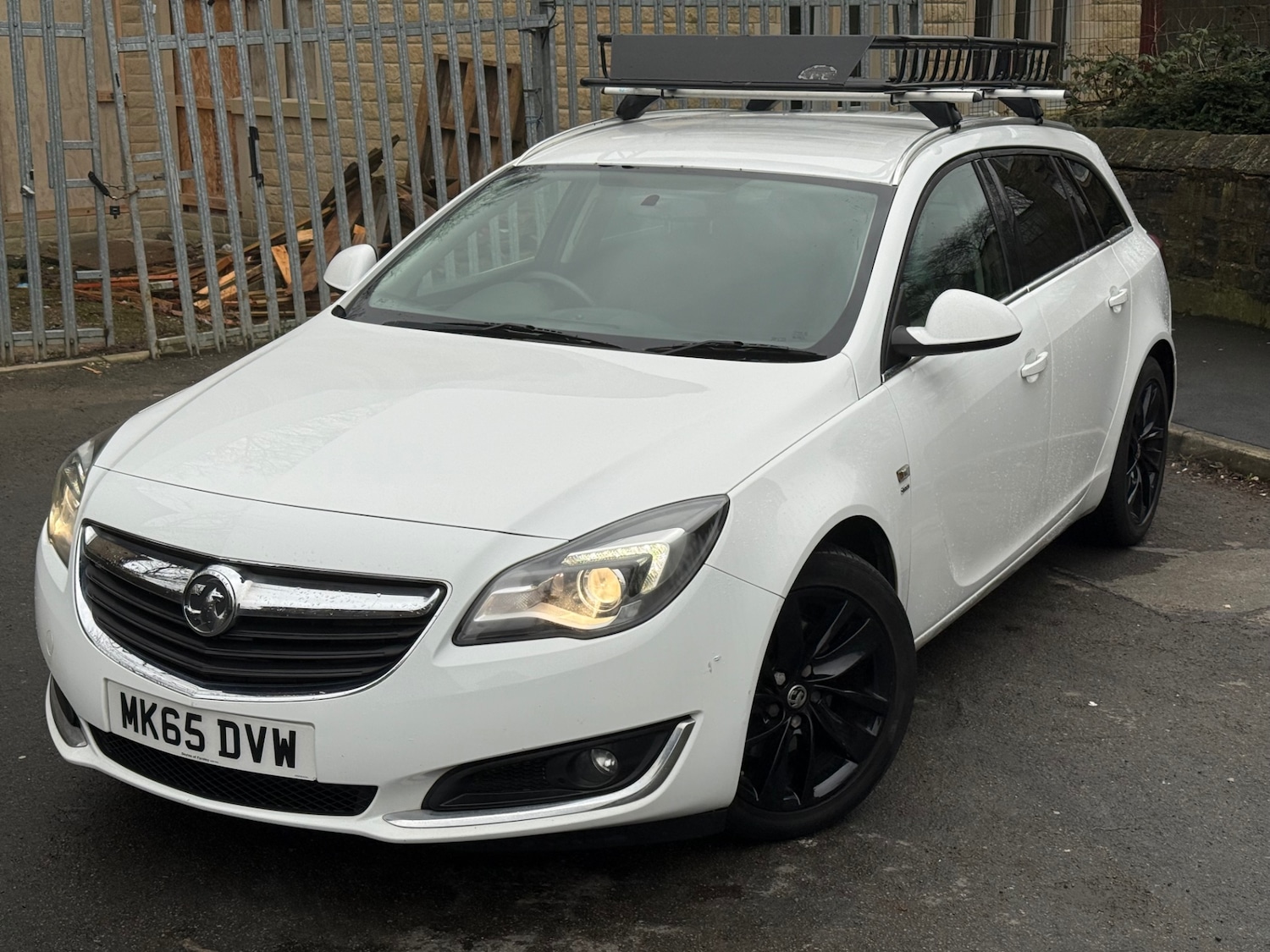 Used Vauxhall Insignia 2015 for sale - 77326379: Photo 2