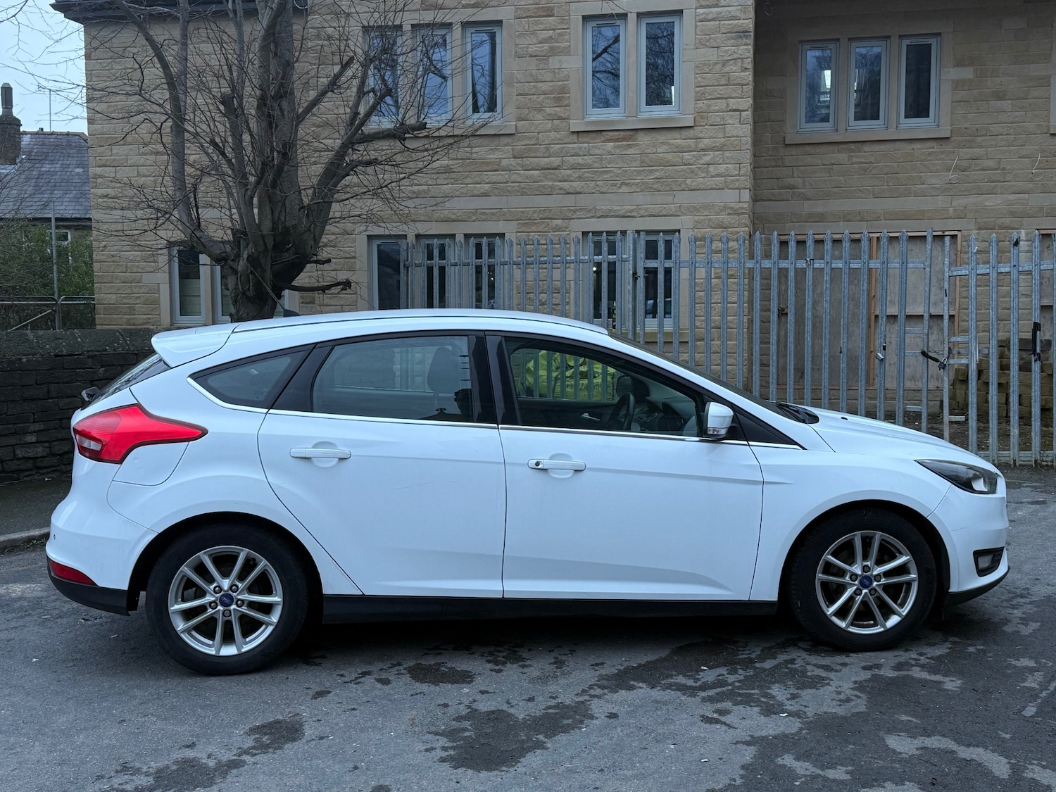 Used Ford Focus 2015 for sale - 77318651: Photo 4