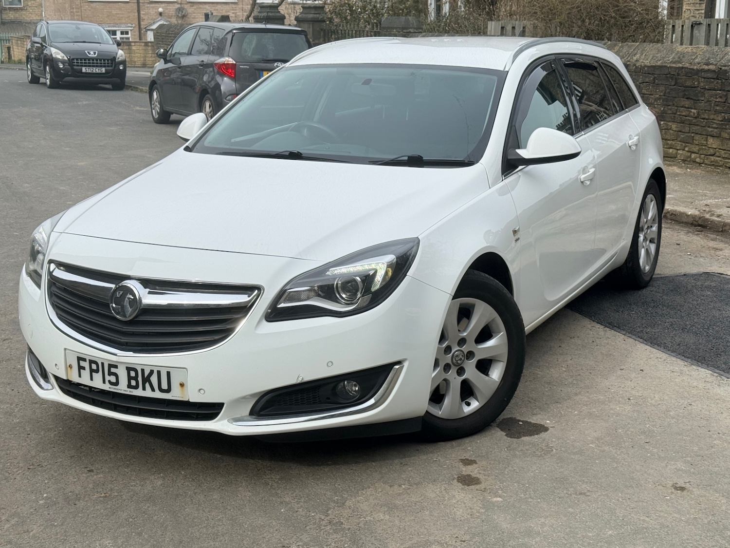 Used Vauxhall Insignia 2015 for sale - 78028030: Photo 2
