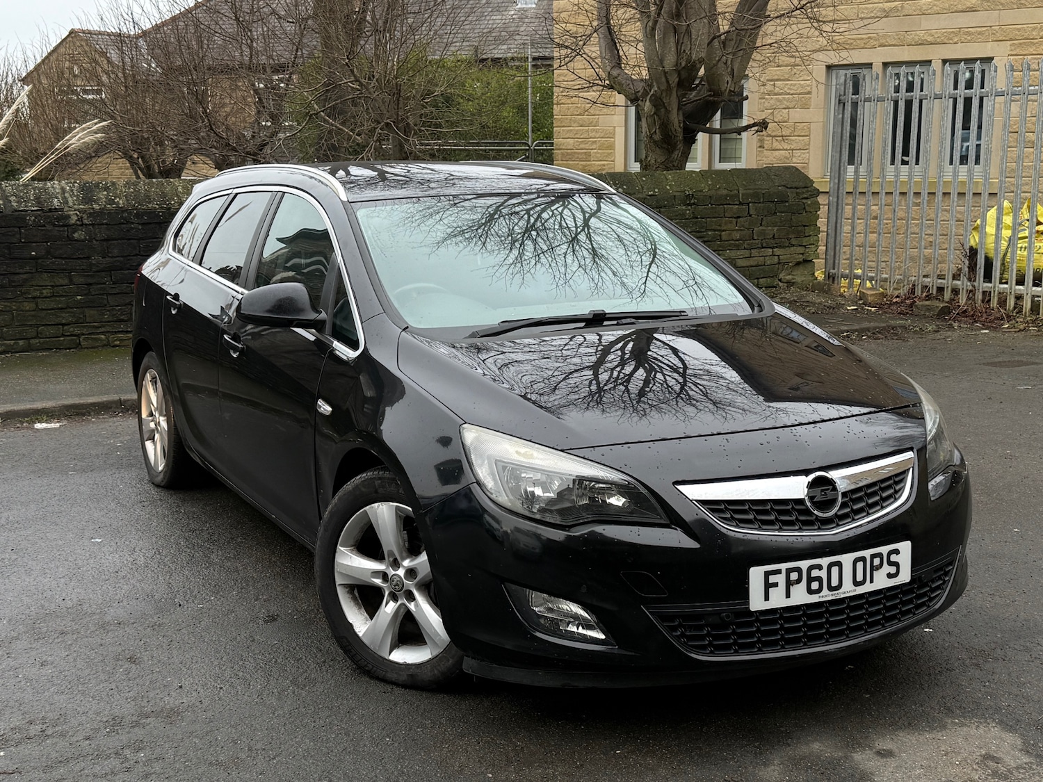 Used Vauxhall Astra 2011 for sale - 77173562: Photo 2