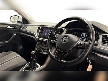 Used Volkswagen T-Roc 2020 for sale - 76613489: Photo