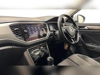 Used Volkswagen T-Roc 2020 for sale - 76613489: Photo