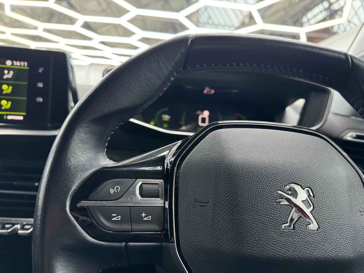 Used Peugeot 2008 2020 for sale - 77043103: Photo 12