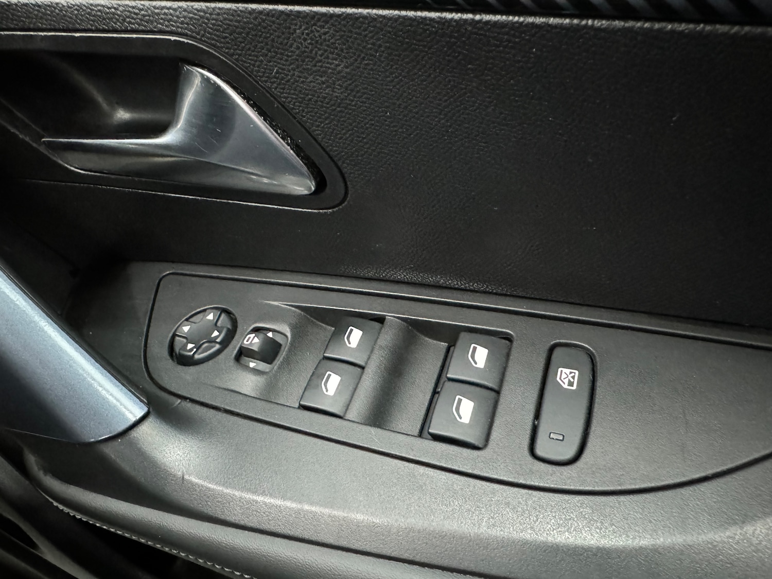 Used Peugeot 2008 2020 for sale - 77043103: Photo 15