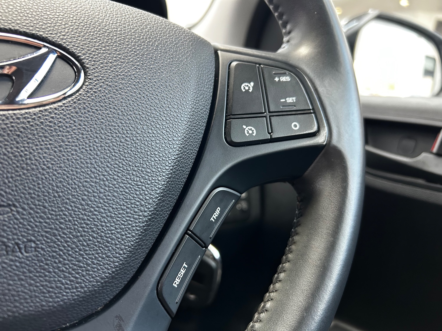 Used Hyundai i10 2019 for sale - 76613504: Photo 12