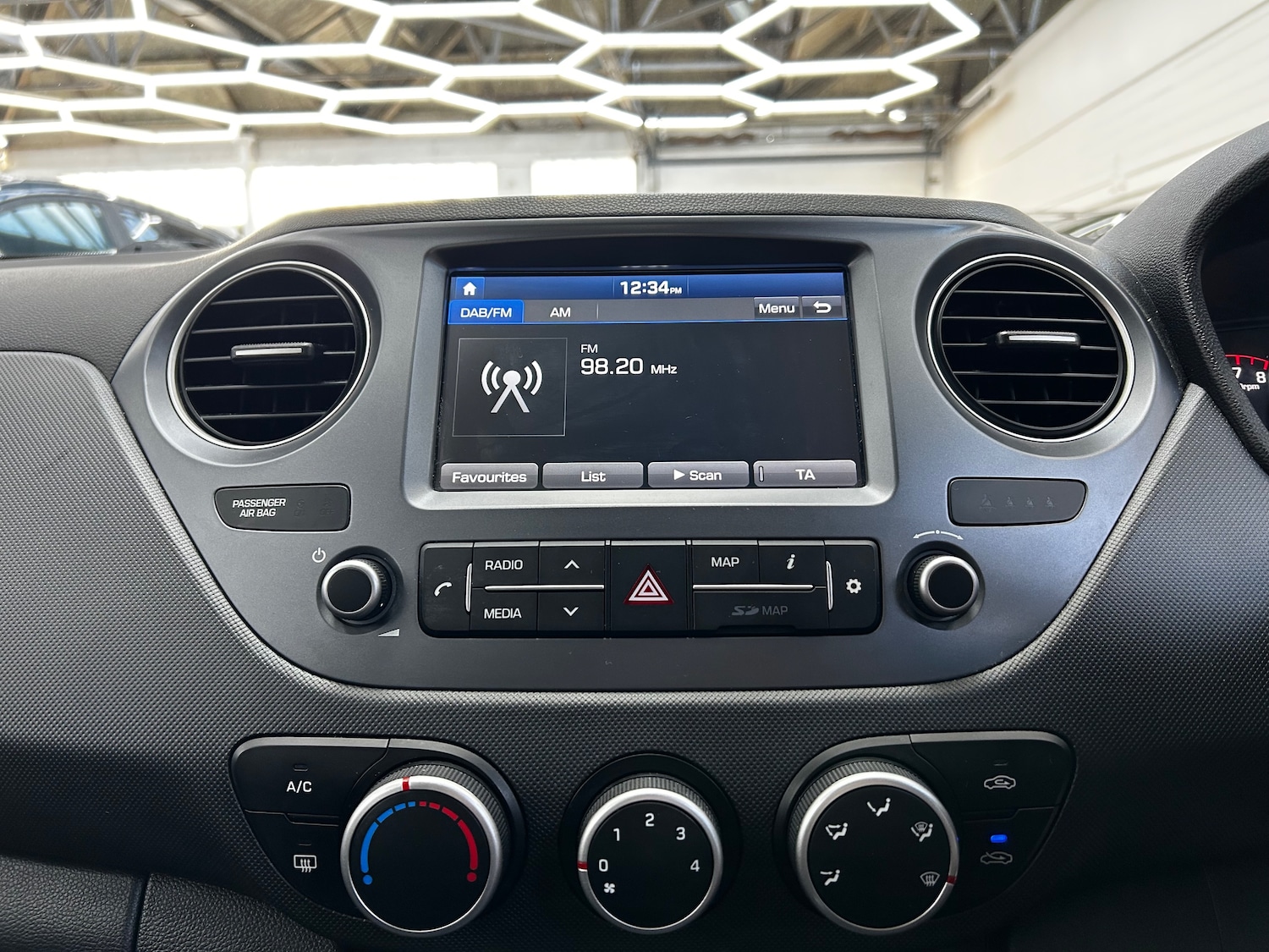 Used Hyundai i10 2019 for sale - 76613504: Photo 16