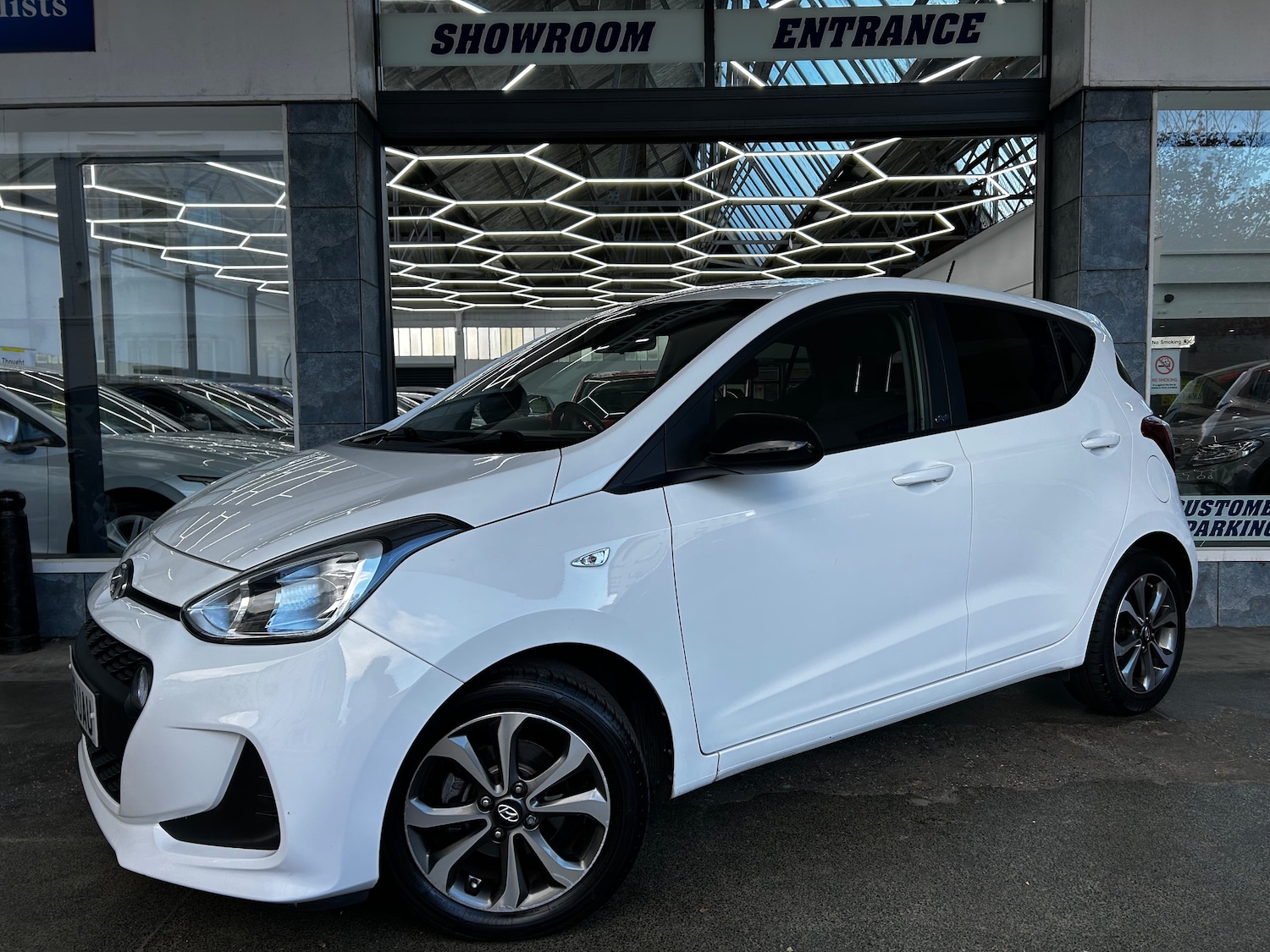 Used Hyundai i10 2019 for sale - 76613504: Photo 3