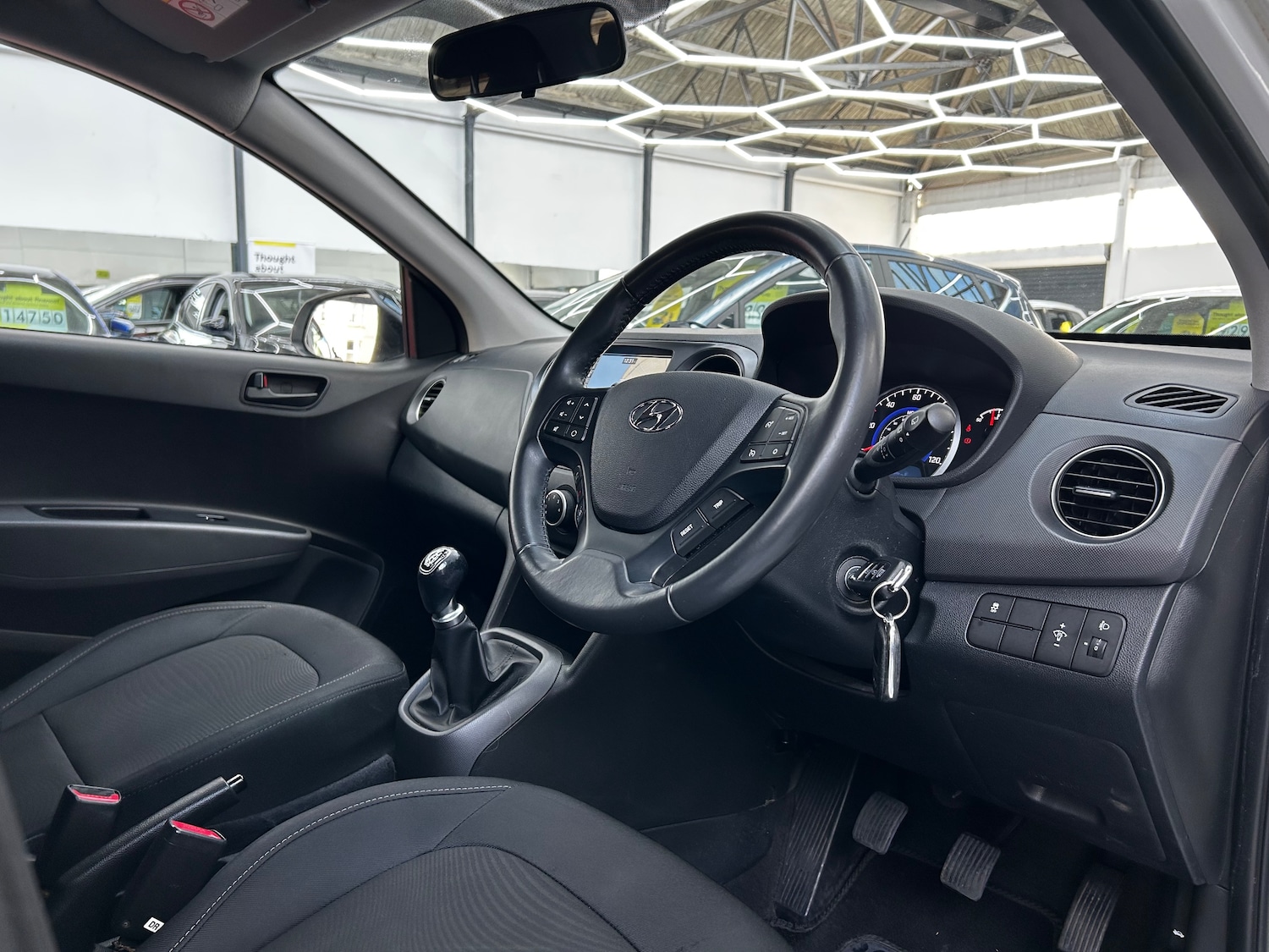 Used Hyundai i10 2019 for sale - 76613504: Photo 9