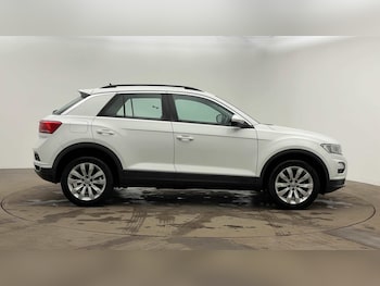 Used Volkswagen T-Roc 2020 for sale - 76613499: Photo