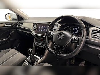 Used Volkswagen T-Roc 2020 for sale - 76613499: Photo