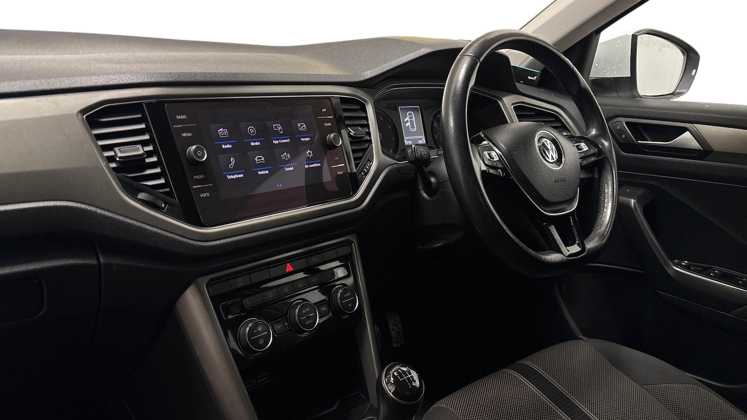 Used Volkswagen T-Roc 2020 for sale - 76613499: Photo 3