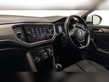 Used Volkswagen T-Roc 2020 for sale - 76613499: Photo