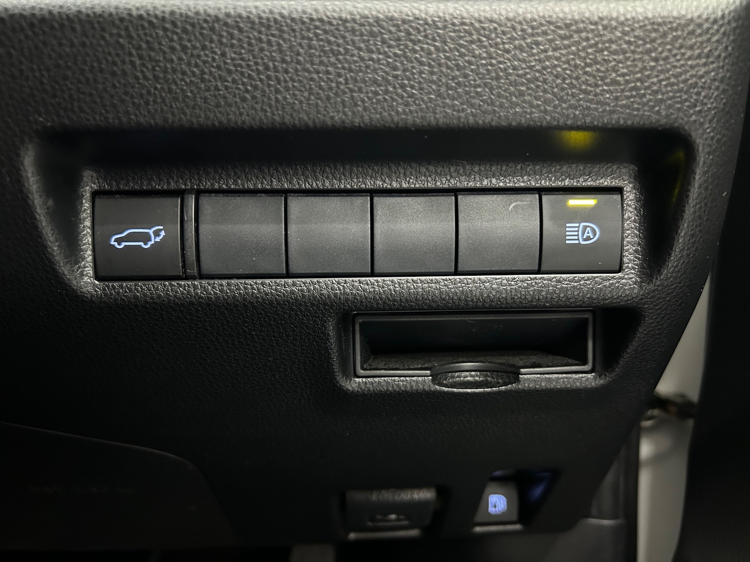 Used Toyota RAV4 2021 for sale - 76905182: Photo 16