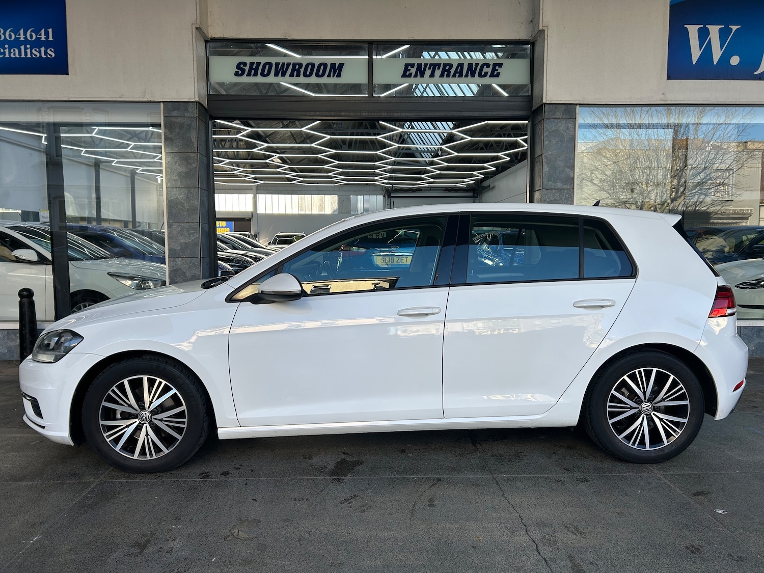 Used Volkswagen Golf 2018 for sale - 77703312: Photo 4