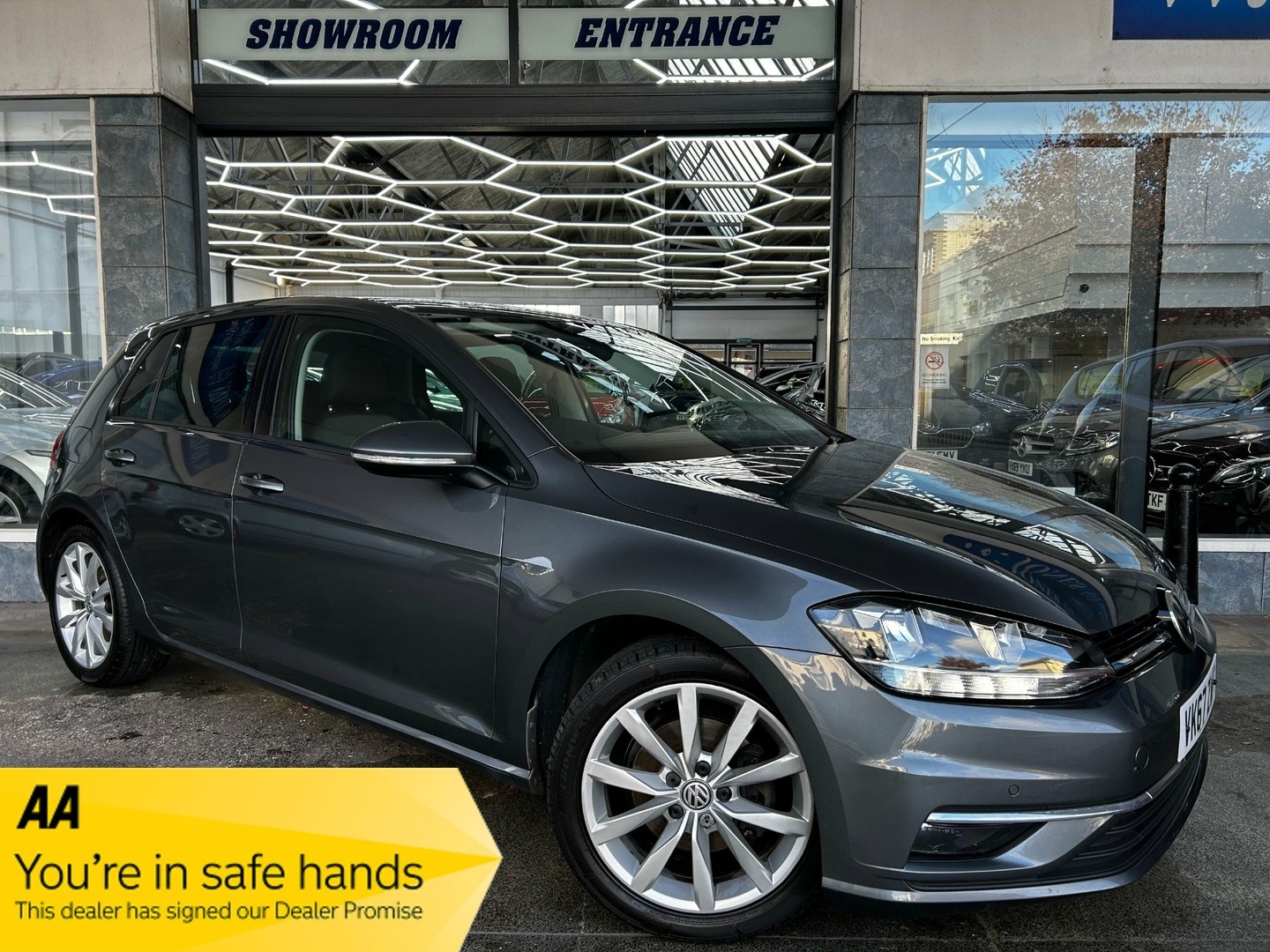 Used Volkswagen Golf 2017 for sale - 76613480: Photo 1