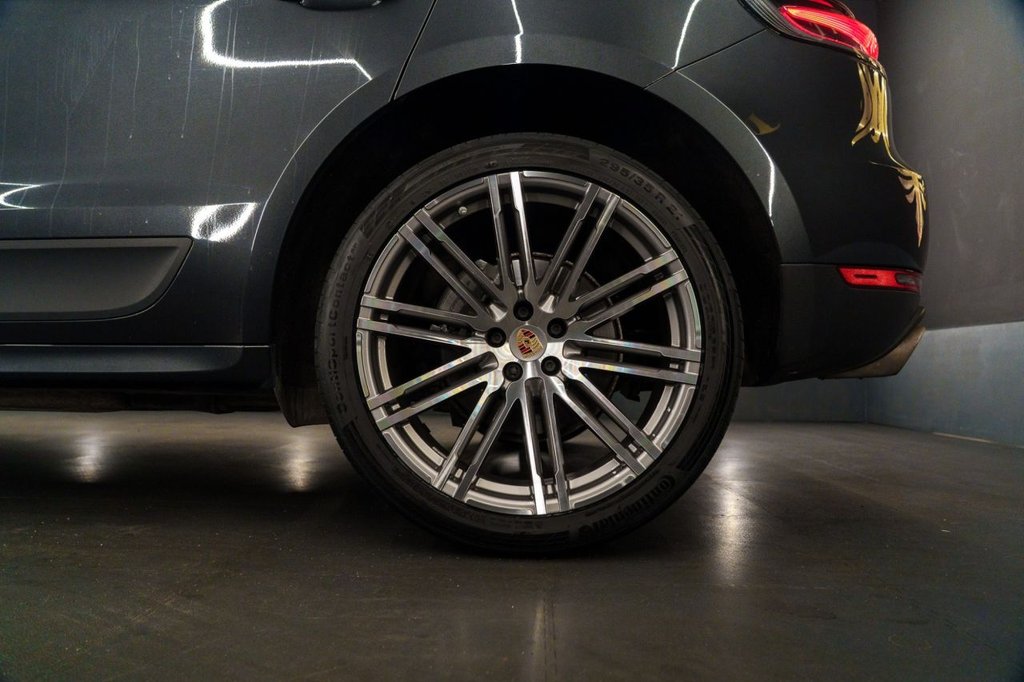 Used Porsche Macan 2021 for sale - 76038932: Photo 12