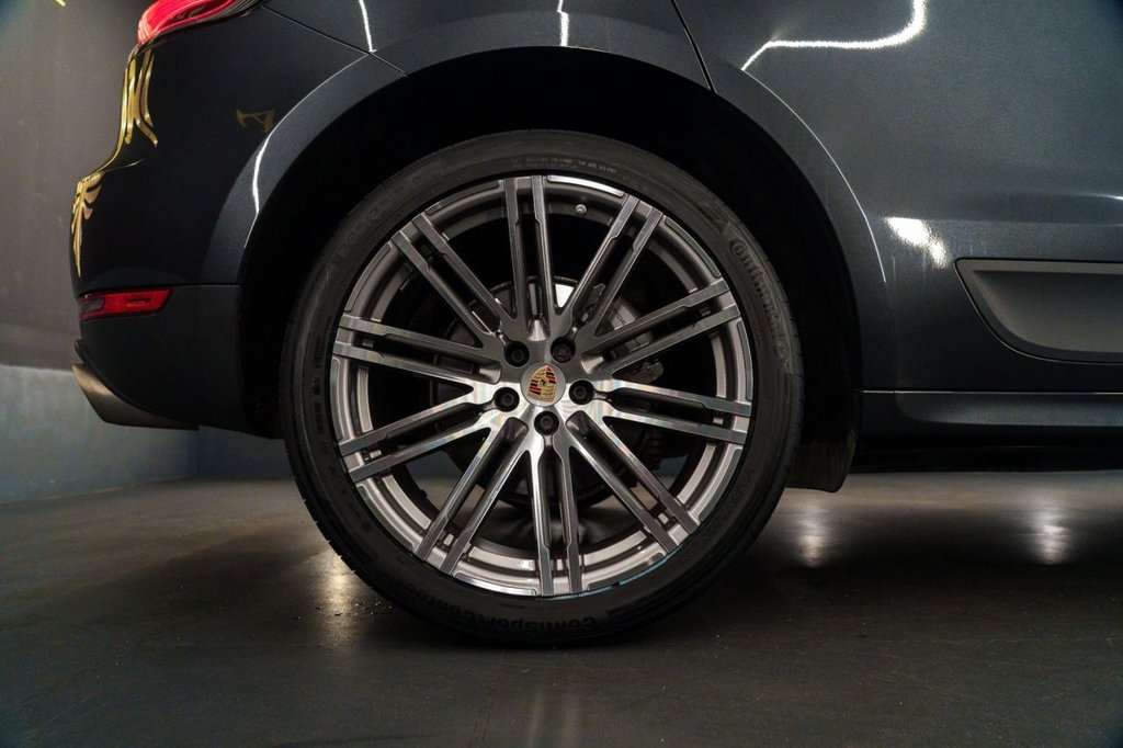 Used Porsche Macan 2021 for sale - 76038932: Photo 13