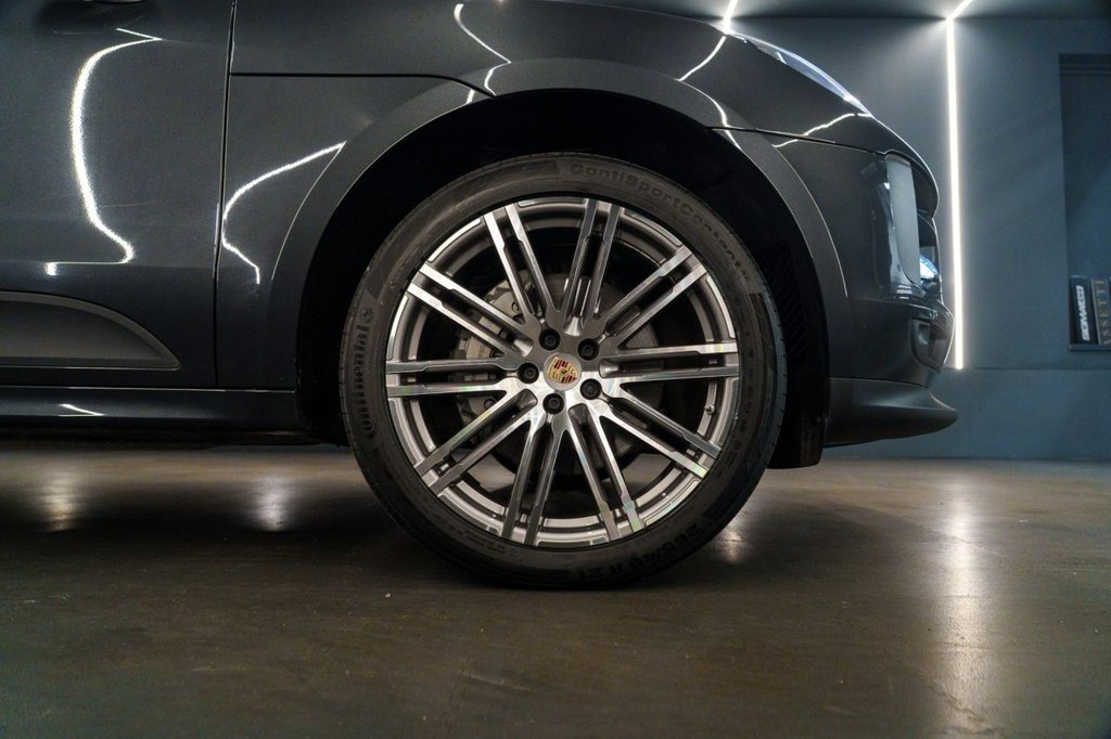 Used Porsche Macan 2021 for sale - 76038932: Photo 14
