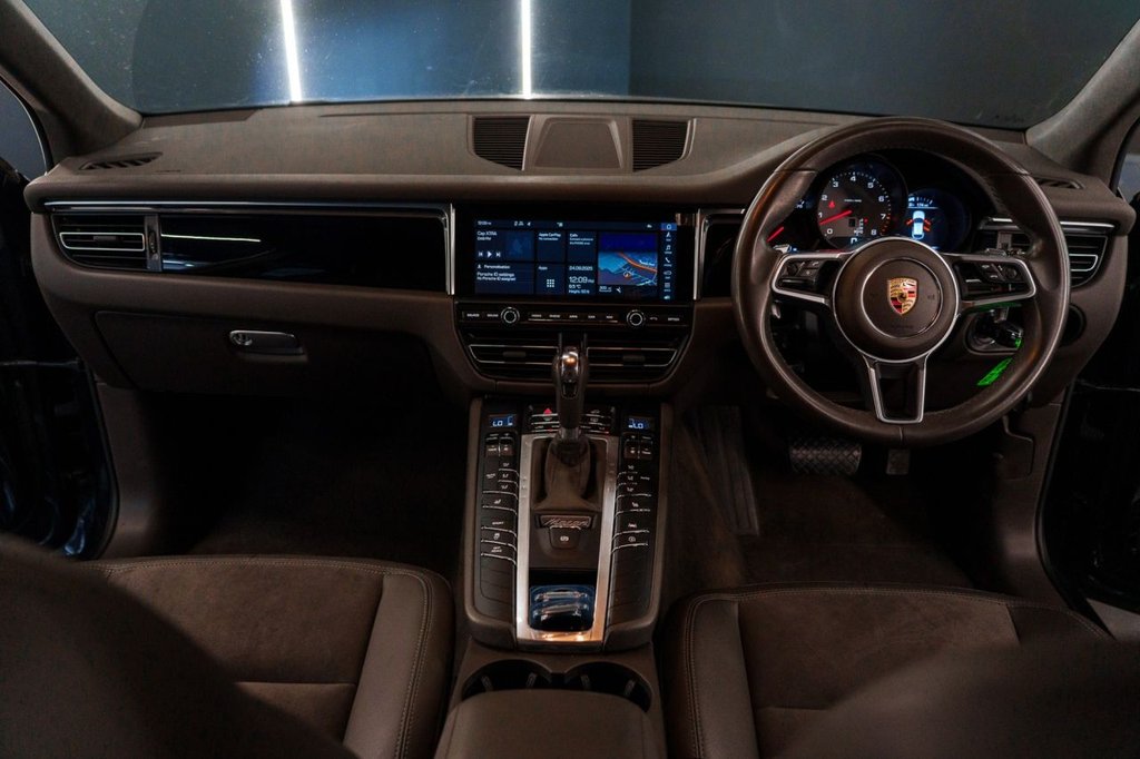 Used Porsche Macan 2021 for sale - 76038932: Photo 15