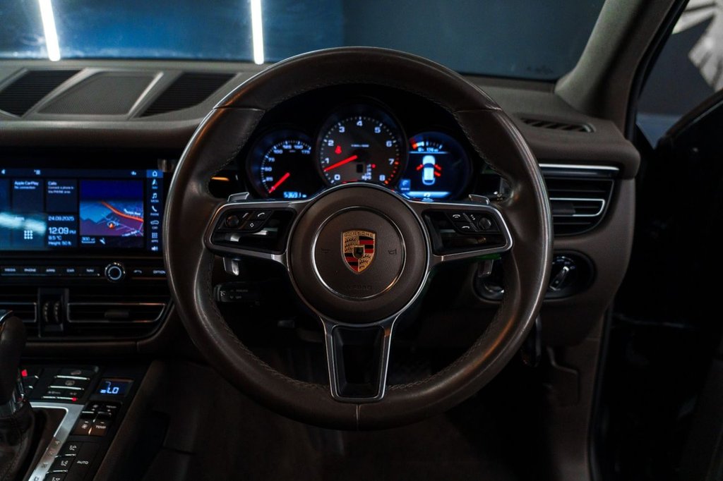 Used Porsche Macan 2021 for sale - 76038932: Photo 16