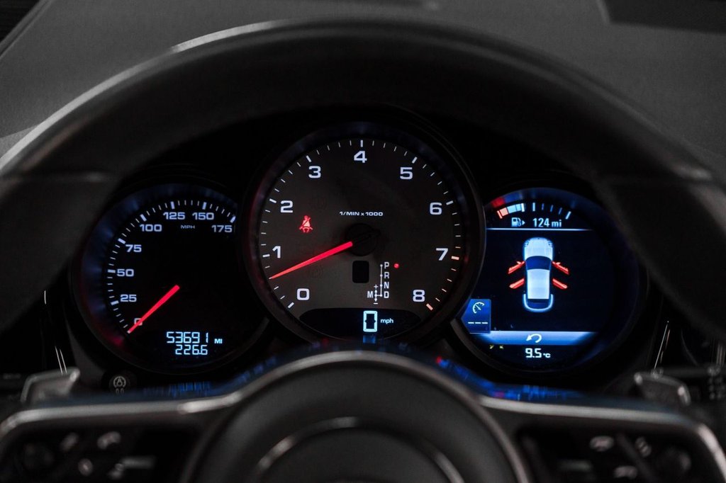 Used Porsche Macan 2021 for sale - 76038932: Photo 17
