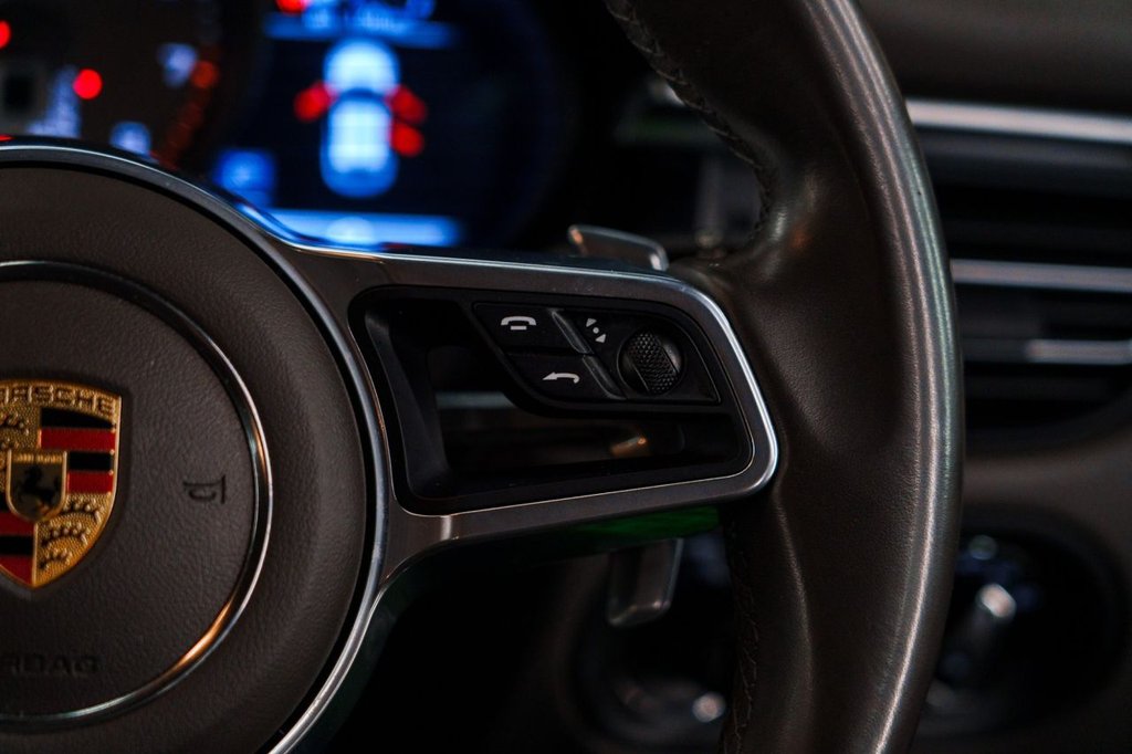 Used Porsche Macan 2021 for sale - 76038932: Photo 19