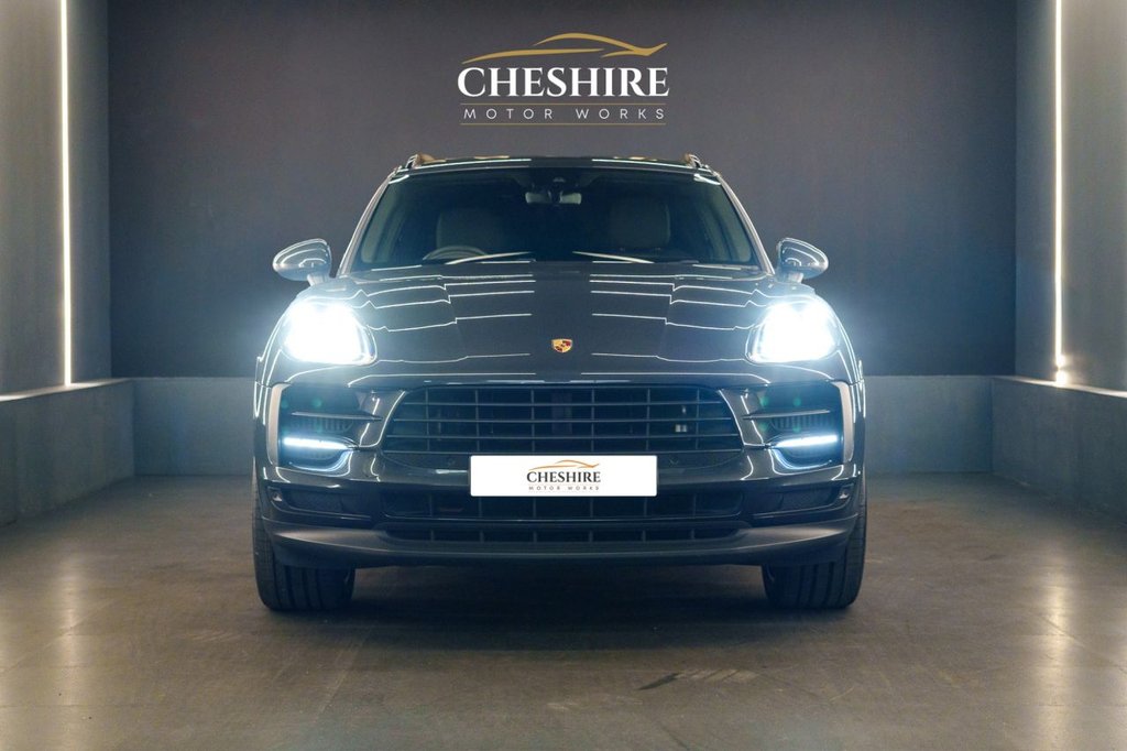 Used Porsche Macan 2021 for sale - 76038932: Photo 2